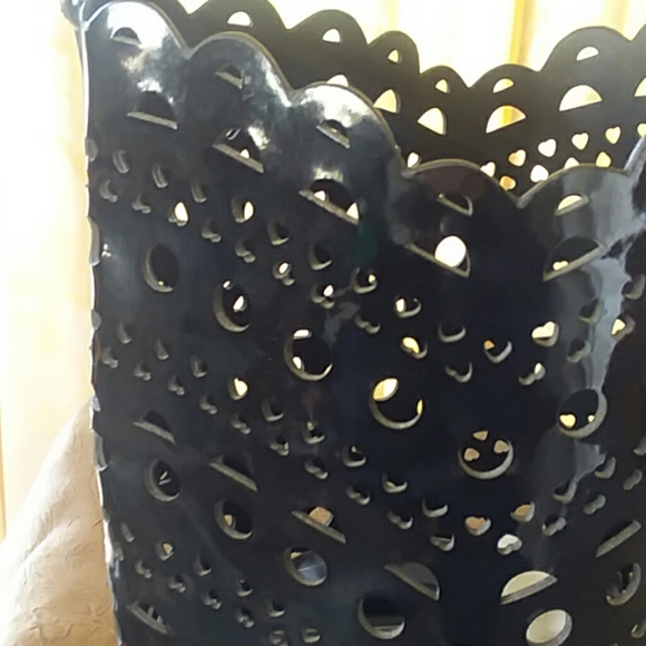 Handbag by Neiman Marcus. - Picture 2 of 3